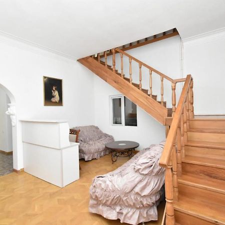 Guesthouses Opera Erevan Esterno foto