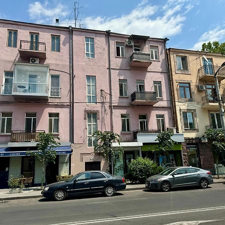 Guesthouses Opera Erevan Esterno foto