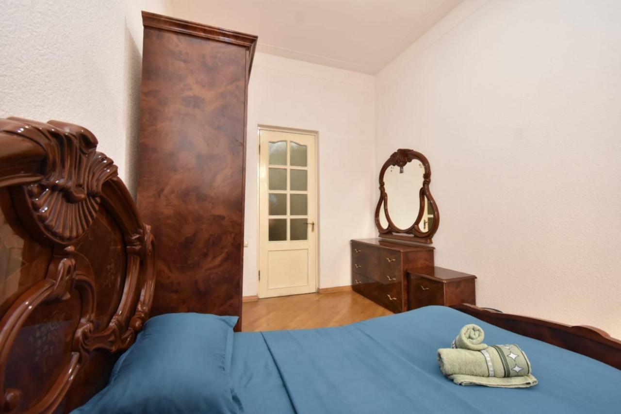 Guesthouses Opera Erevan Esterno foto