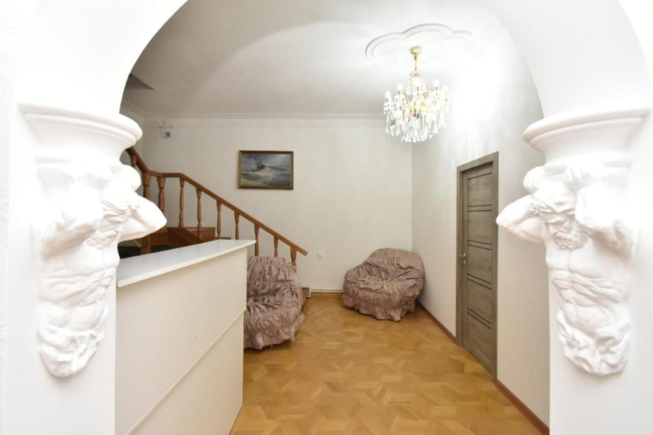 Guesthouses Opera Erevan Esterno foto