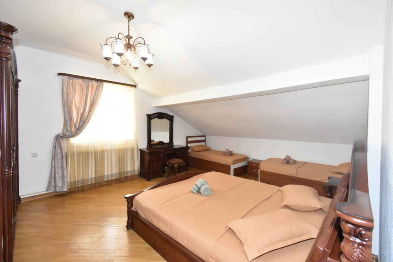 Guesthouses Opera Erevan Esterno foto