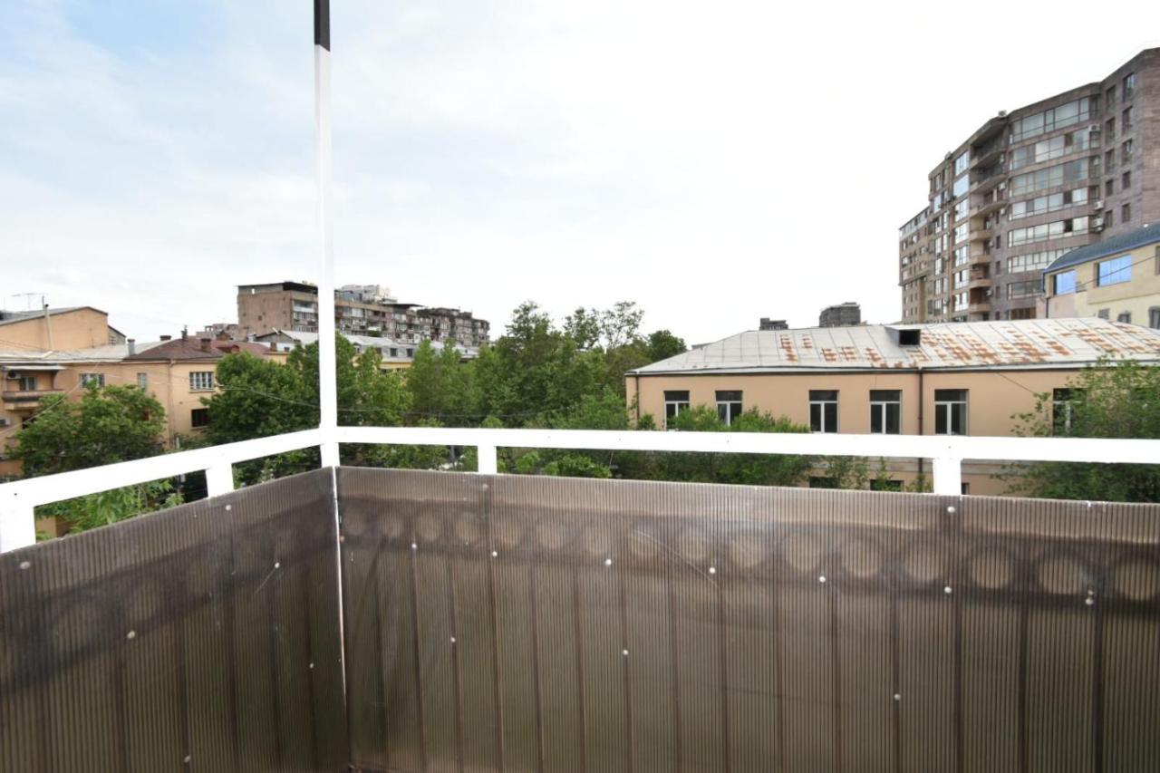 Guesthouses Opera Erevan Esterno foto