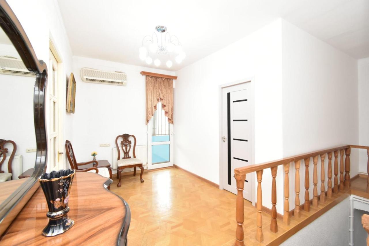 Guesthouses Opera Erevan Esterno foto