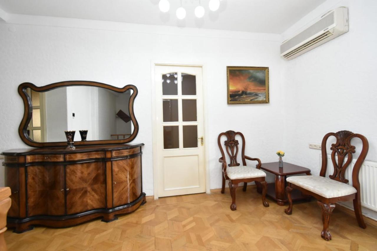 Guesthouses Opera Erevan Esterno foto