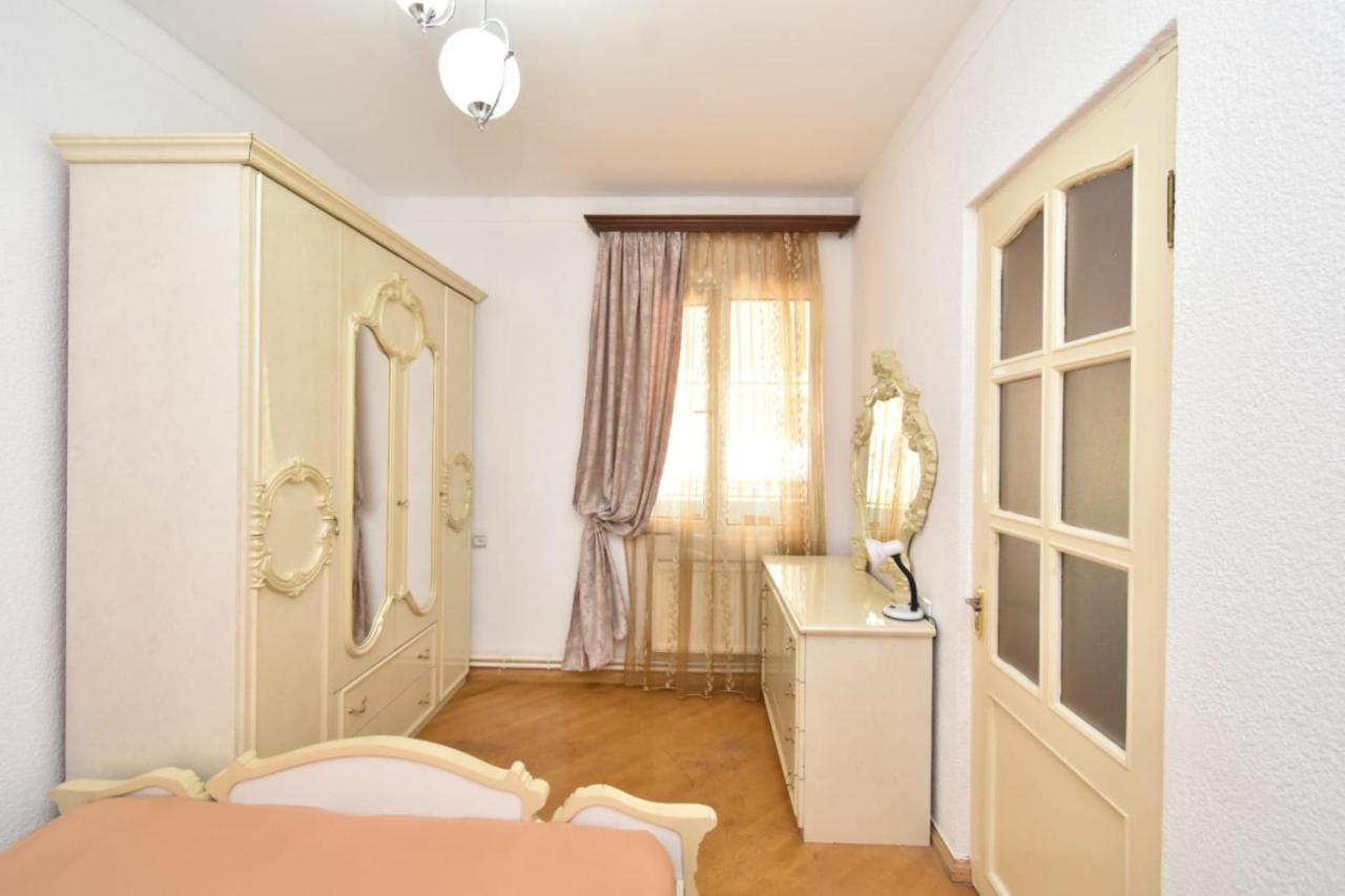 Guesthouses Opera Erevan Esterno foto
