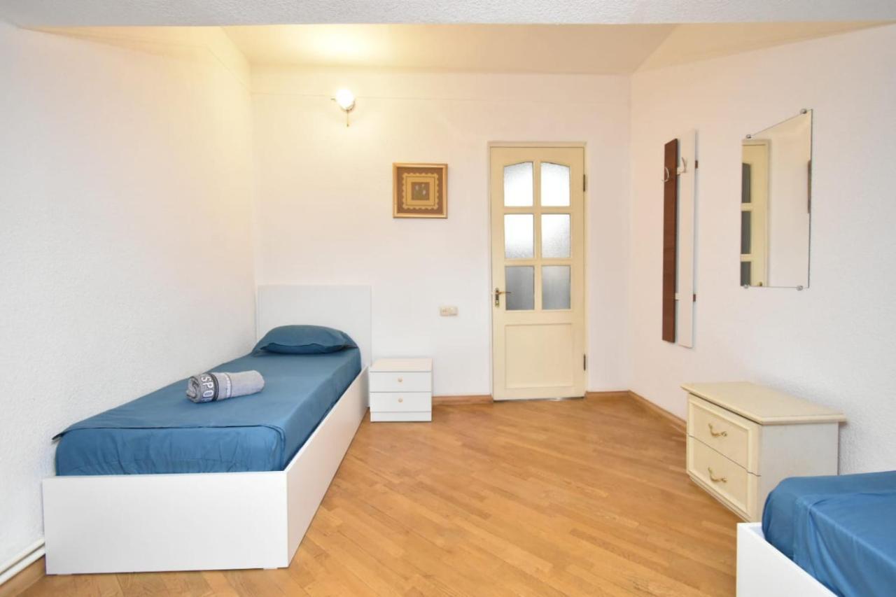 Guesthouses Opera Erevan Esterno foto