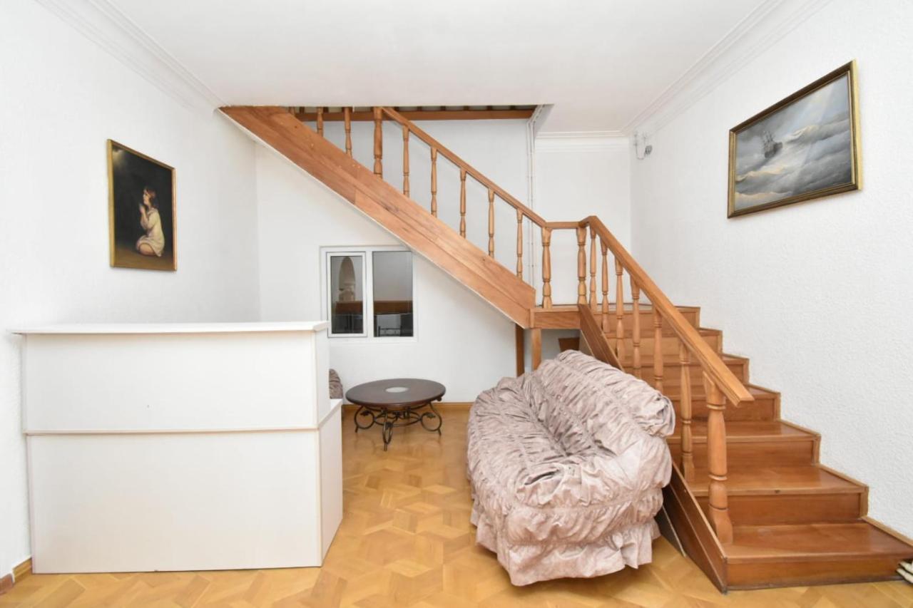 Guesthouses Opera Erevan Esterno foto