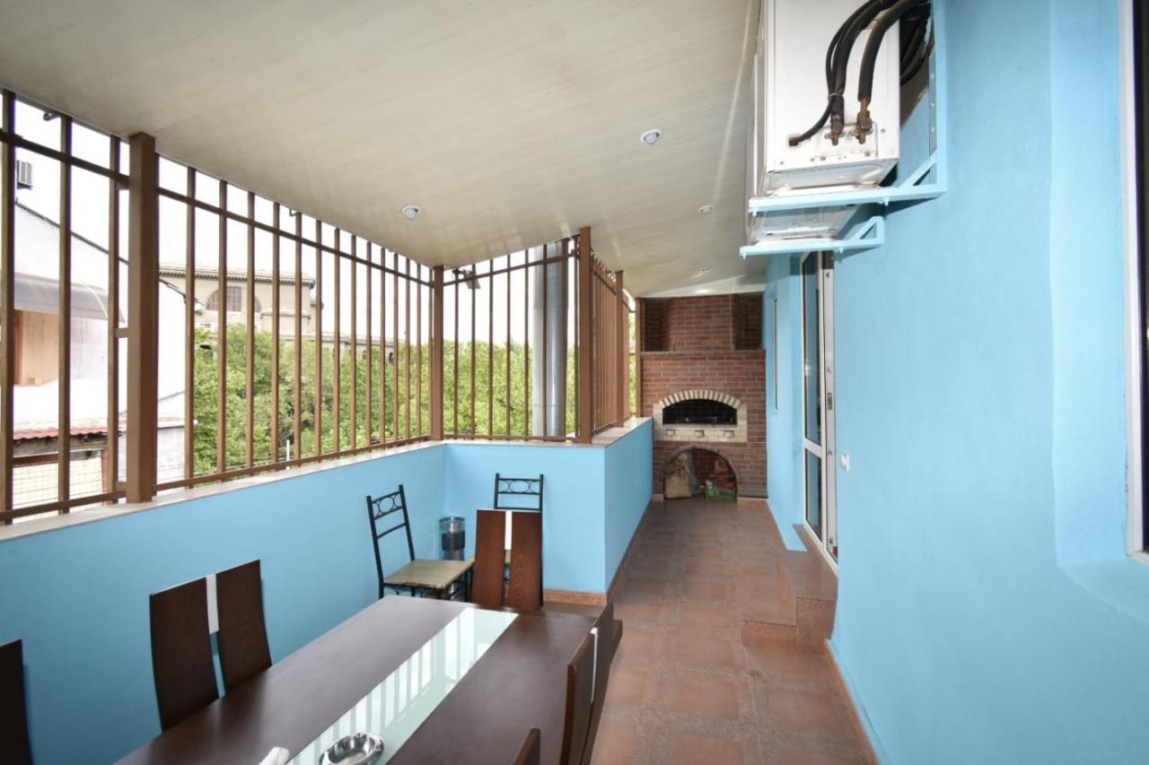 Guesthouses Opera Erevan Esterno foto
