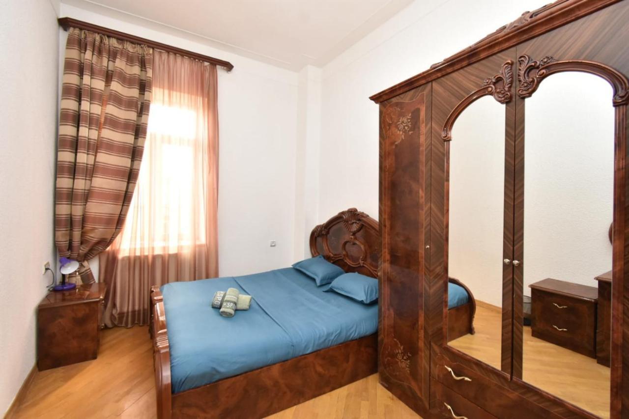 Guesthouses Opera Erevan Esterno foto