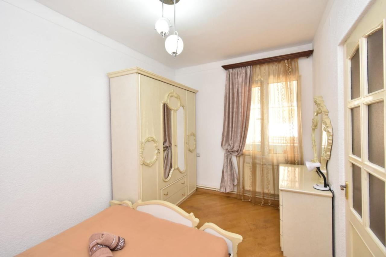 Guesthouses Opera Erevan Esterno foto