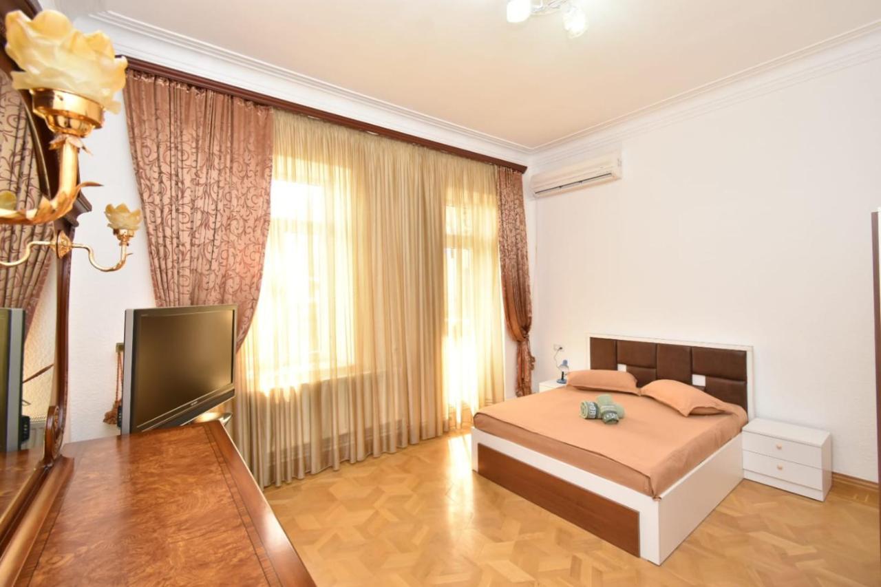 Guesthouses Opera Erevan Esterno foto
