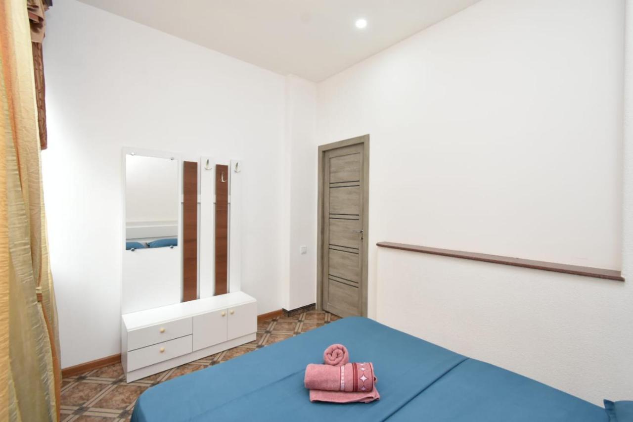 Guesthouses Opera Erevan Esterno foto
