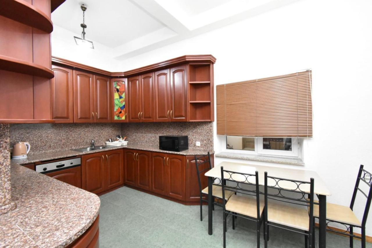 Guesthouses Opera Erevan Esterno foto