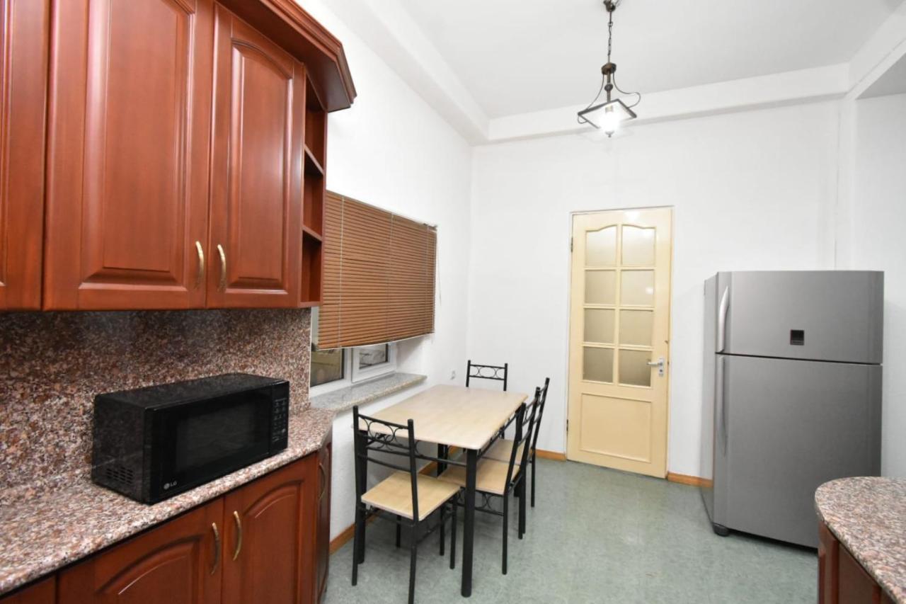 Guesthouses Opera Erevan Esterno foto