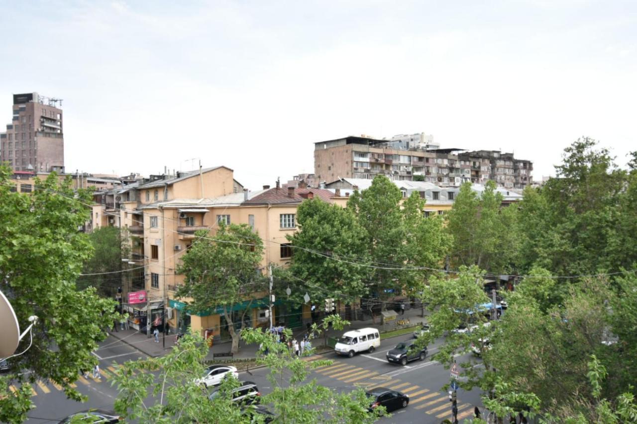 Guesthouses Opera Erevan Esterno foto