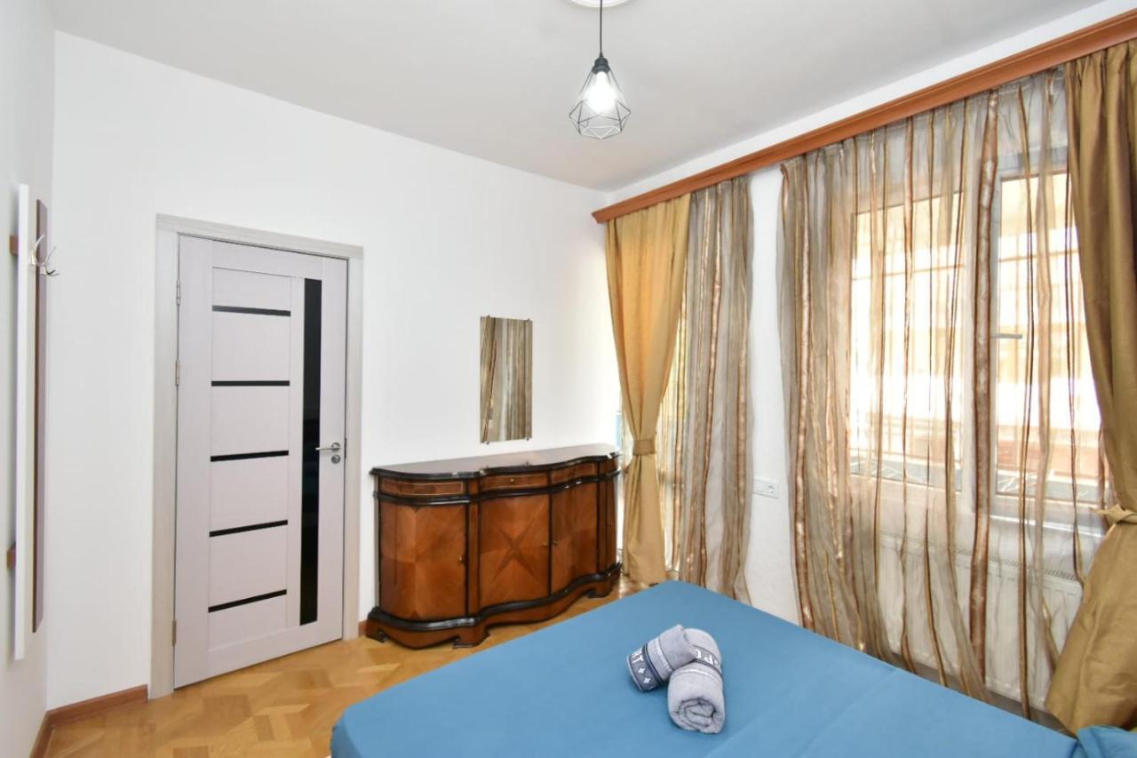 Guesthouses Opera Erevan Esterno foto