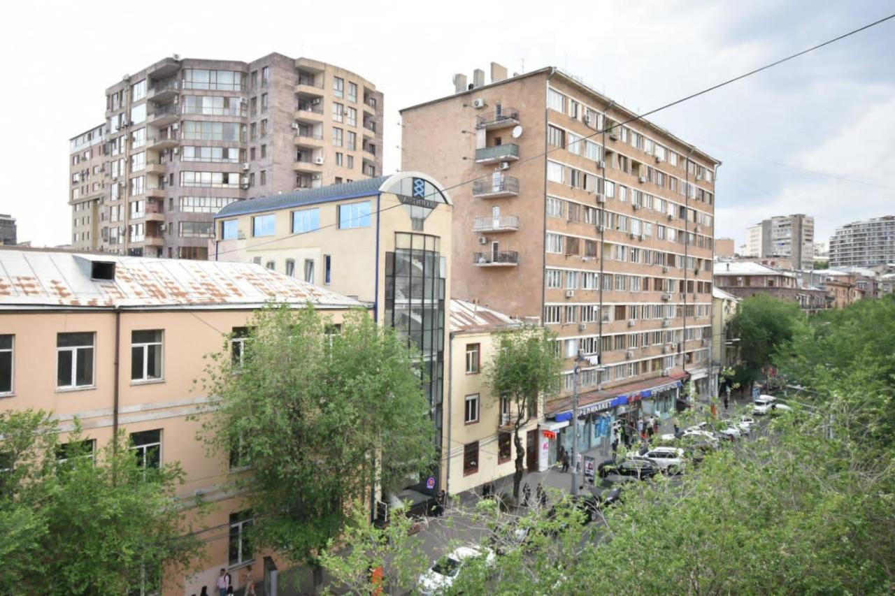 Guesthouses Opera Erevan Esterno foto