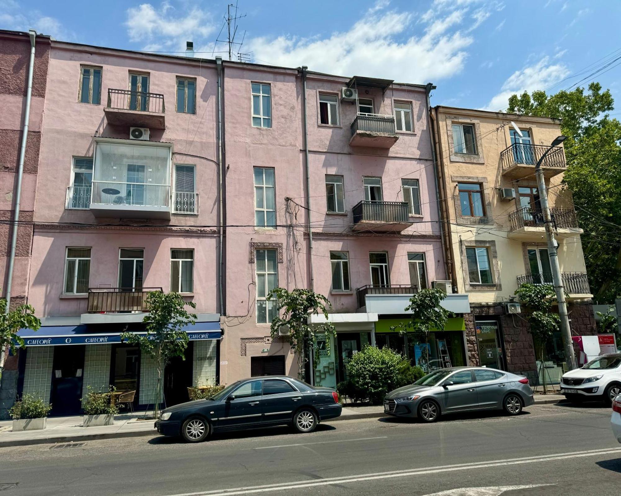 Guesthouses Opera Erevan Esterno foto
